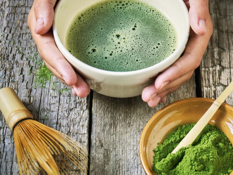 Wie man Matcha Tee zubereitet zeigen wir Dir in diesem Matcha Magic Blog Eintrag.