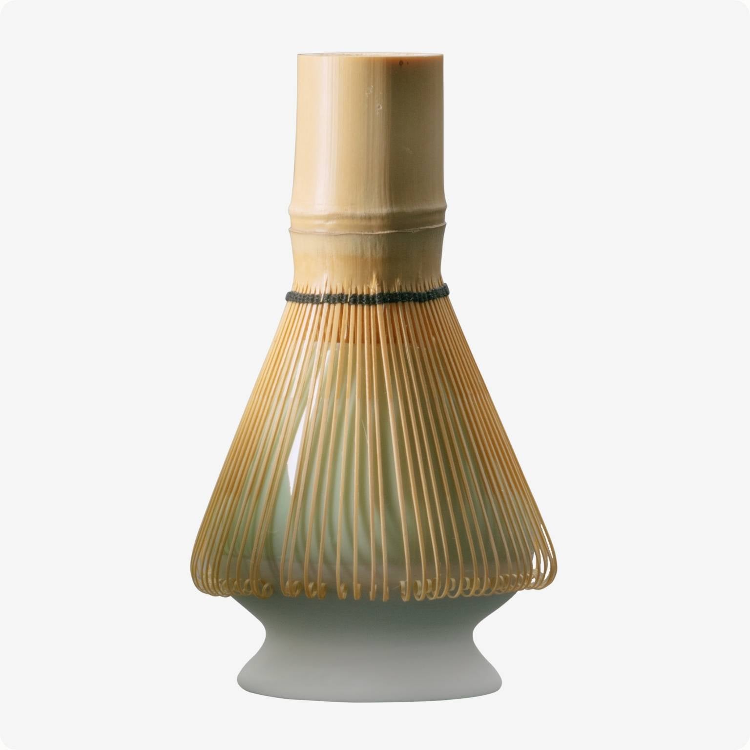 Matcha Besen auf Besenhalter Ramuiro