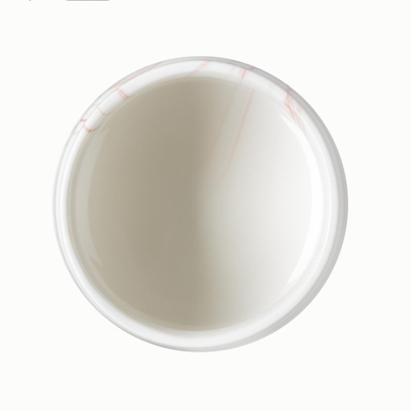 Weiße Matcha Schale mit rosa Muster, handgefertigt mit Hochglanzlasur, zur Zubereitung von Matcha