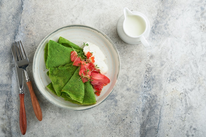 Matcha Crepes mit Erdbeeren und Schlagsahne | Matcha Rezept
