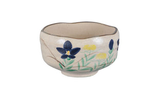 Matcha Schalen online kaufen - In der Matcha Schale kann sich der Geschmack des Tees erst richtig entfalten. Trinke Deinen Tee nach typisch japanischer Tradition. 