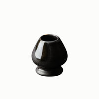 Thumbnail for Matcha Besenhalter in schwarz mit Muster zur Trocknung und Aufbewahrung eines Matcha Bambusbesens