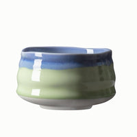 Thumbnail for Matcha Schale in blau und gruen mit flachem Boden und gewölbten Rand zur Zubereitung von Matcha